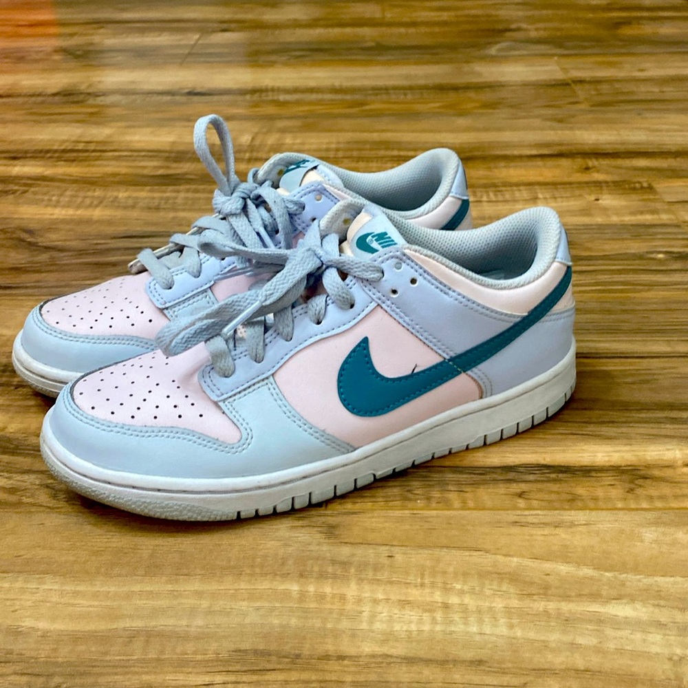 Nike dunks size 6 for women